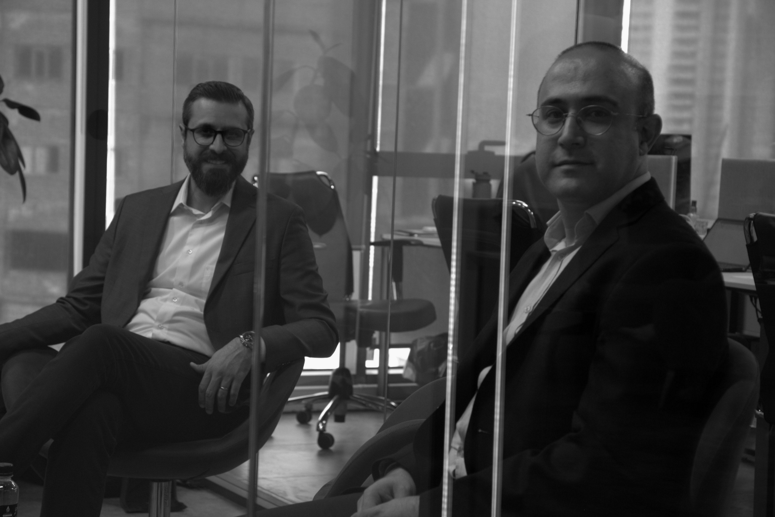 سجاد موسوی راضی (راست) و مسعود مقصودی (چپ) هم بنیانگذاران پادکست روابط عمومی PR Pros